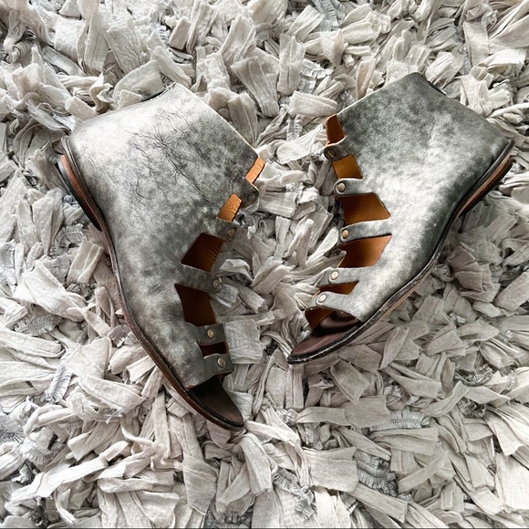 Cydwoq | Shoes | Cydwoq Caracal Silver Sandals | Poshmark